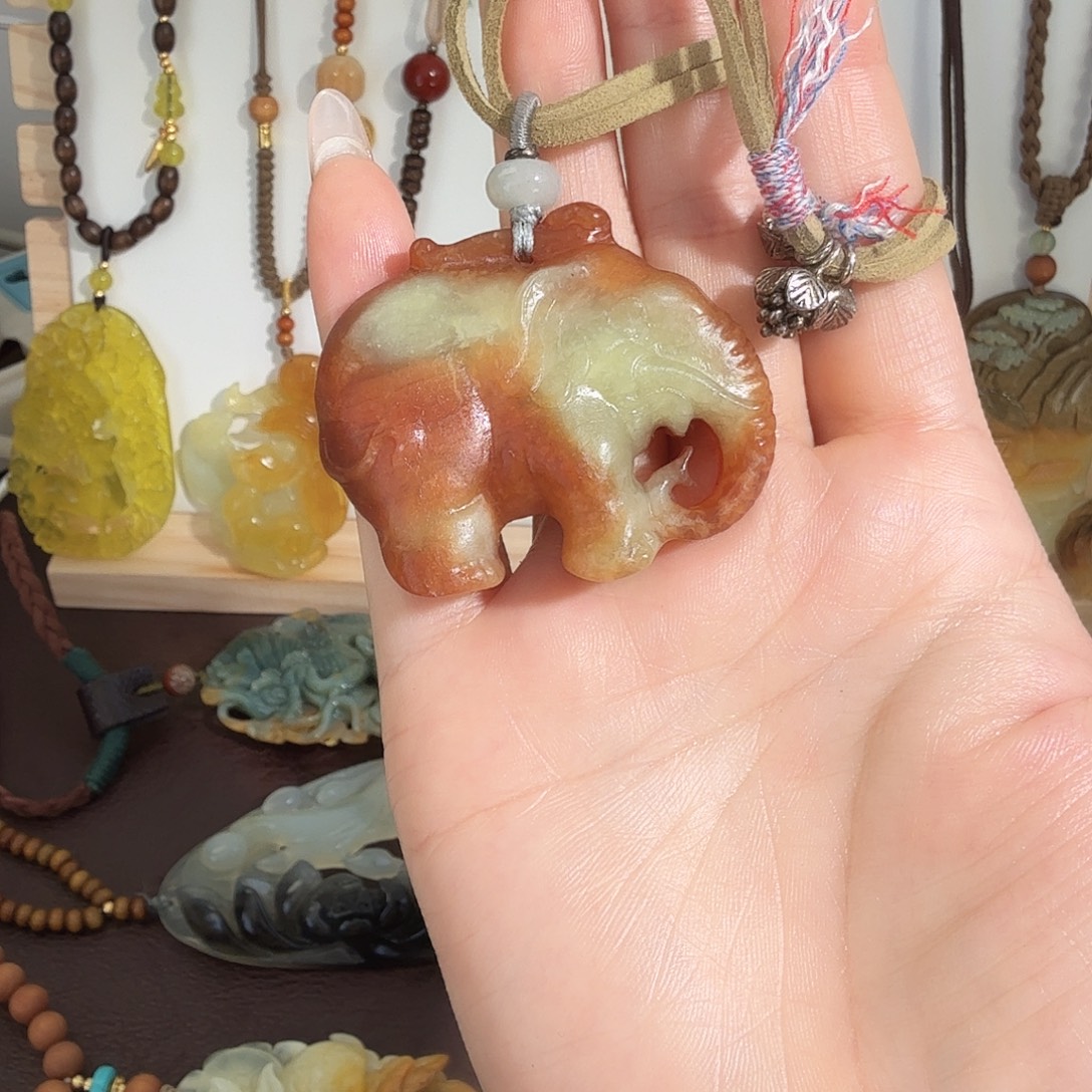 蛇纹石玉未镶嵌颈饰