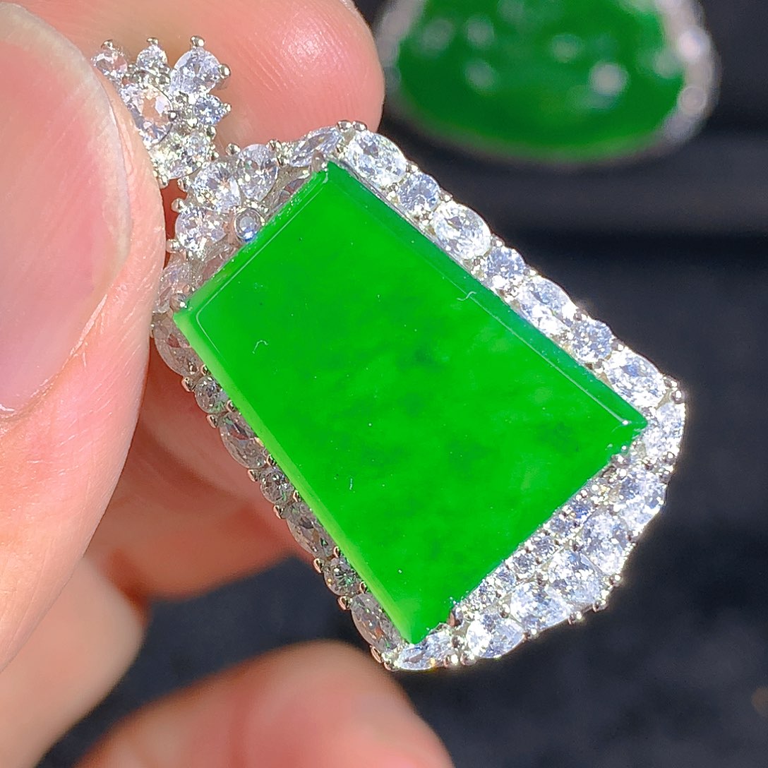 翡翠颈饰银S925镶嵌吊坠