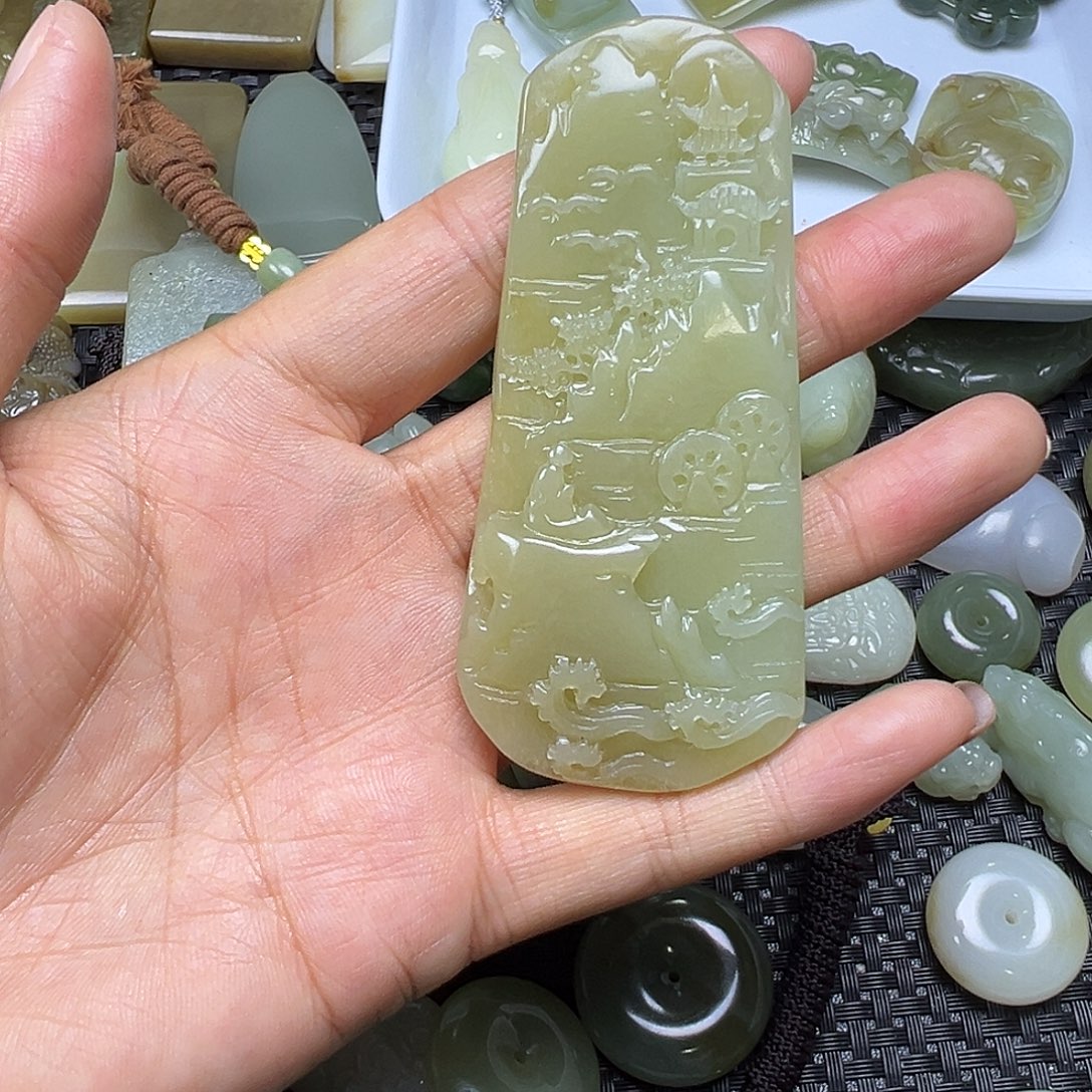 和田玉未镶嵌吊坠(不含链)81.8