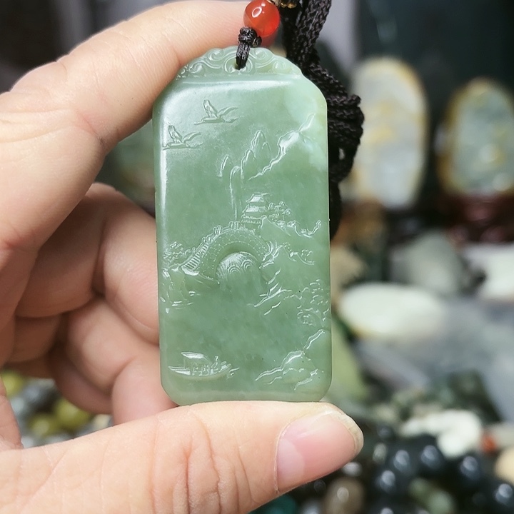 蛇纹石玉颈饰合金