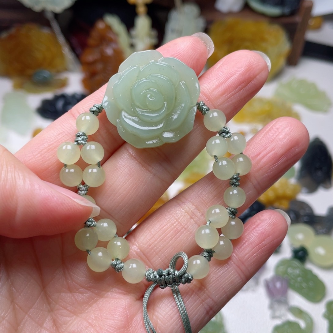 蛇纹石玉颈饰未镶嵌