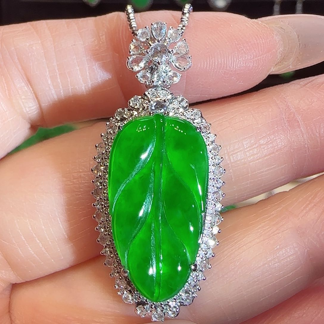 翡翠吊坠(不含链)18K金镶嵌