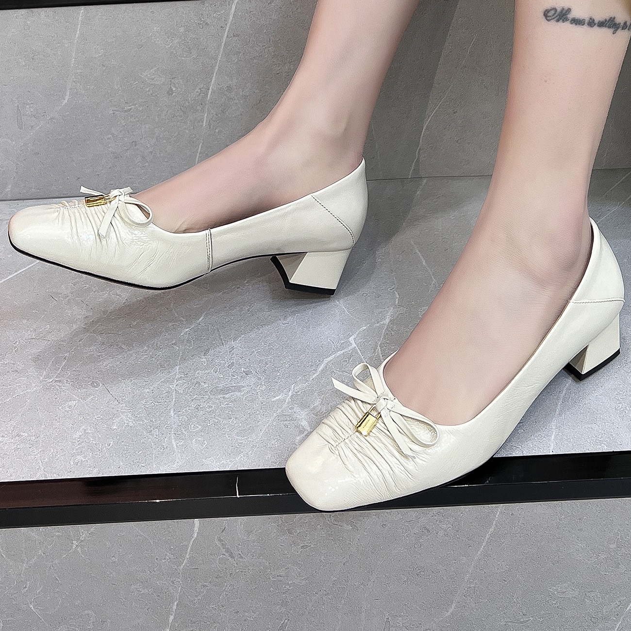 粗跟牛皮单鞋3820米色