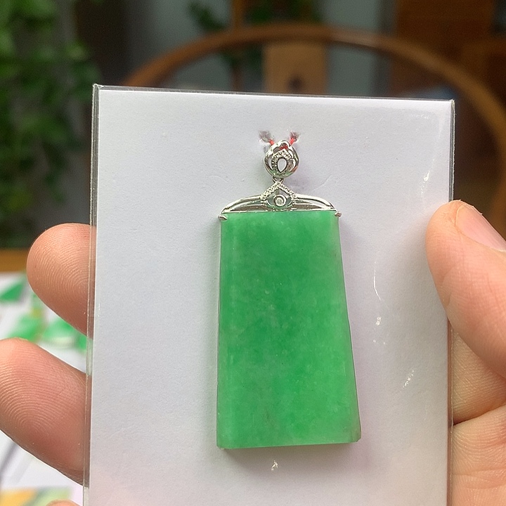 翡翠18K金镶嵌颈饰翡翠首饰