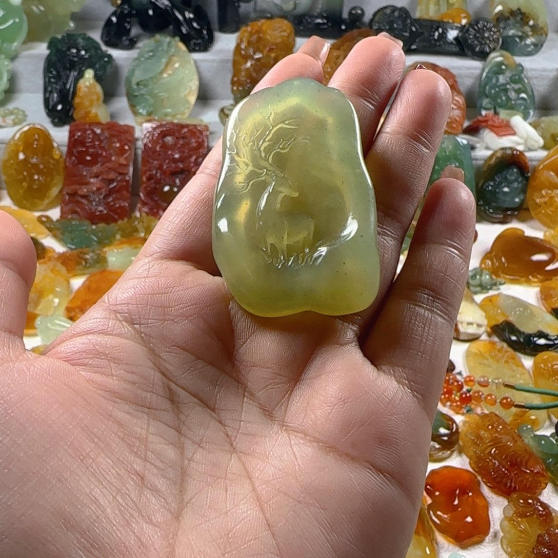 蛇纹石玉颈饰未镶嵌