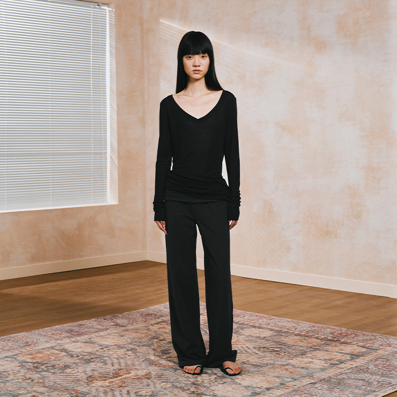 柔软亲肤透感打底衫V领针织长袖T恤 黑色/冰川灰