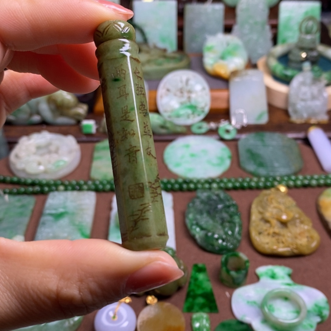 刘***生翡翠未镶嵌颈饰111111111111111