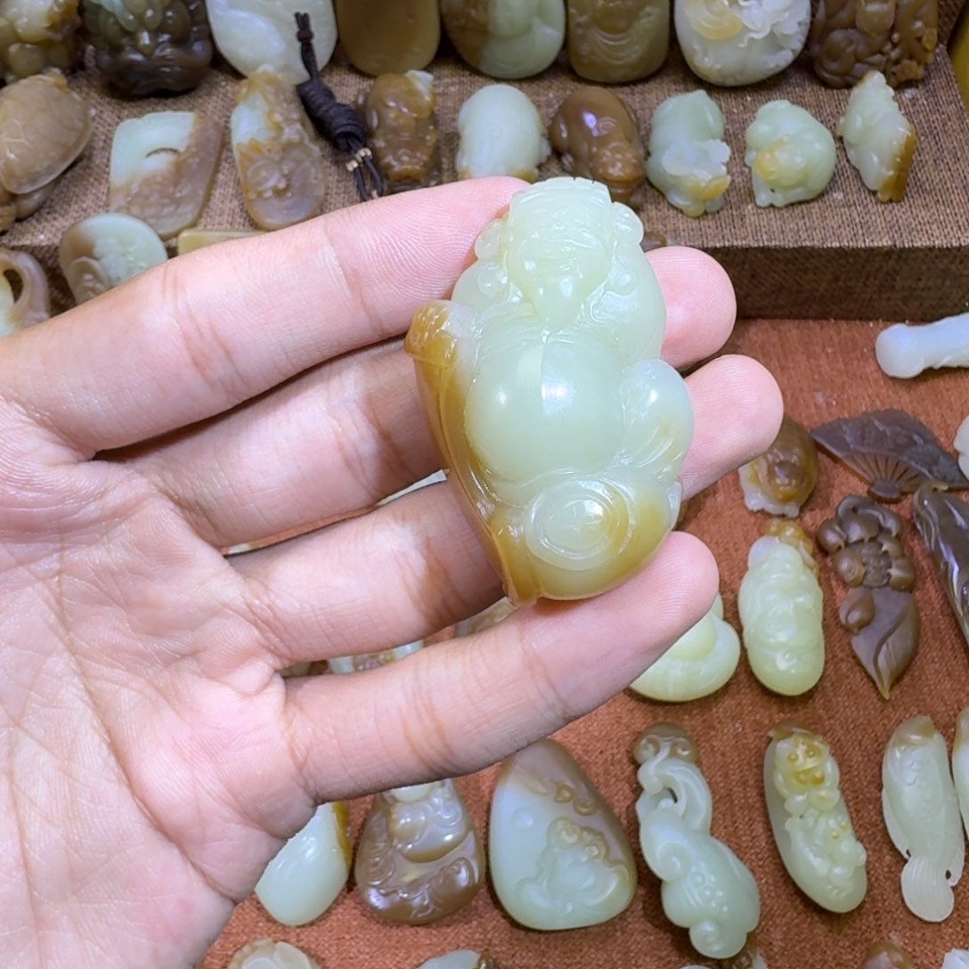 和田玉未镶嵌颈饰
