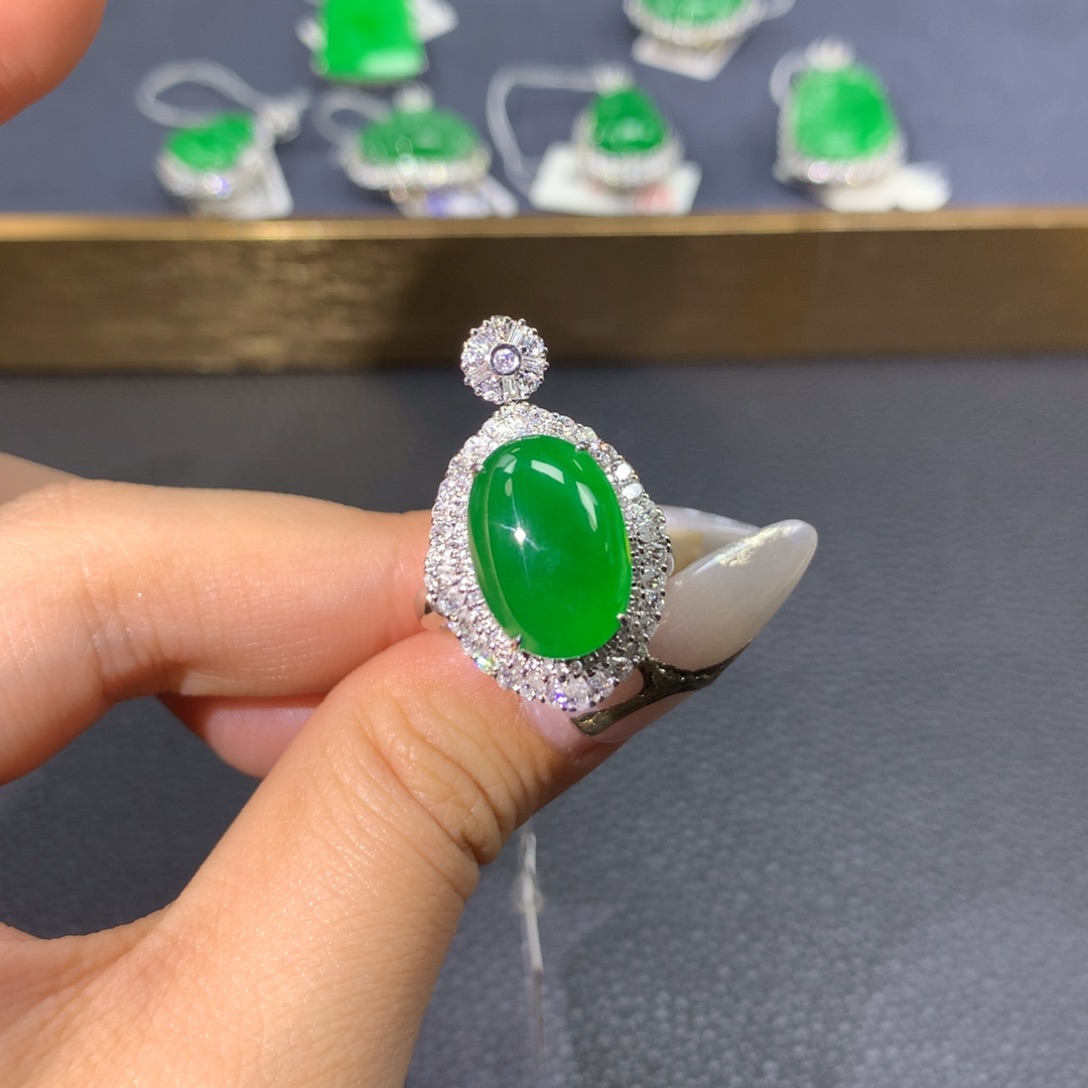 翡翠戒指18K金镶嵌翡翠