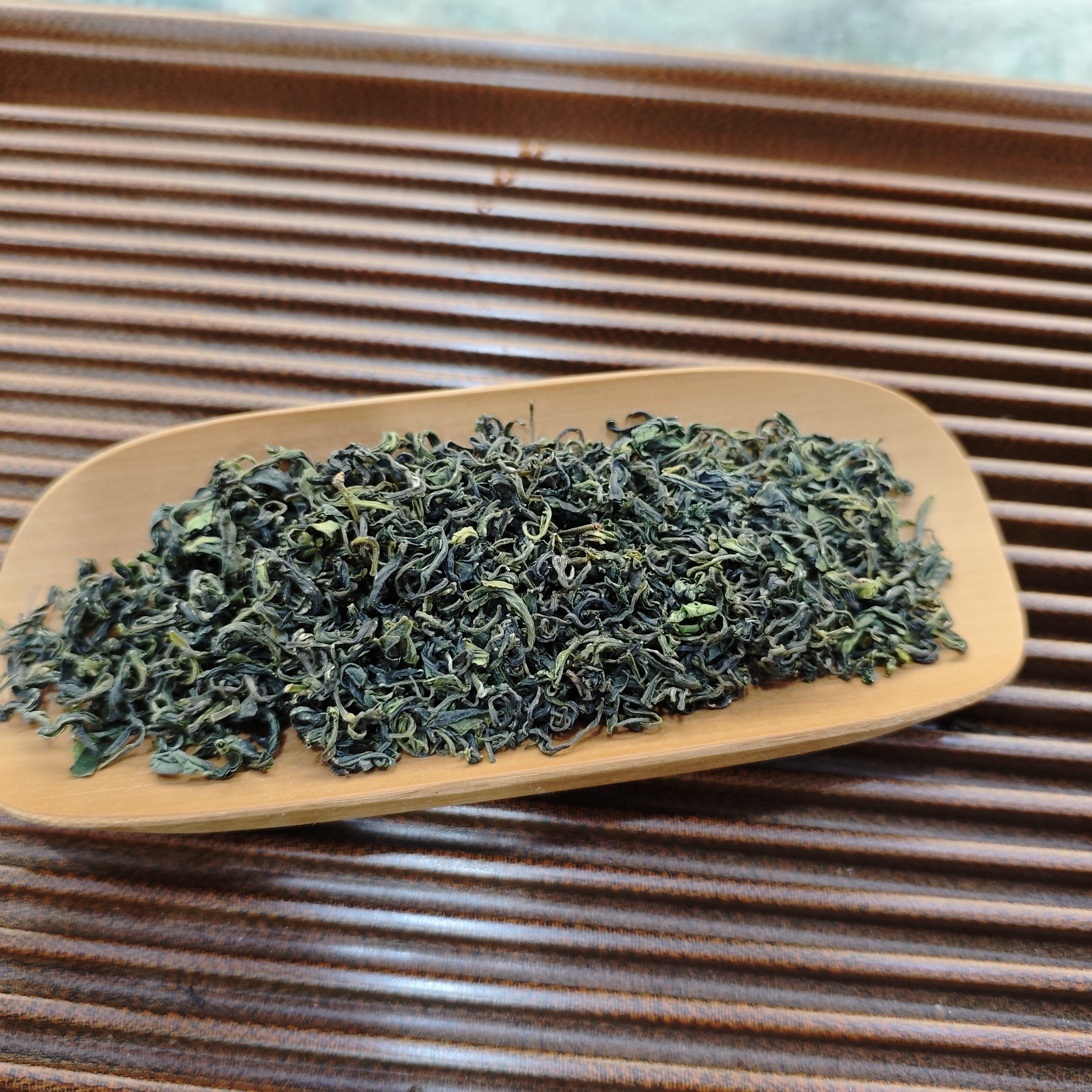 汤色黄绿明亮栗香浓郁回味甘醇叶片厚香气高耐冲泡（散茶称重）