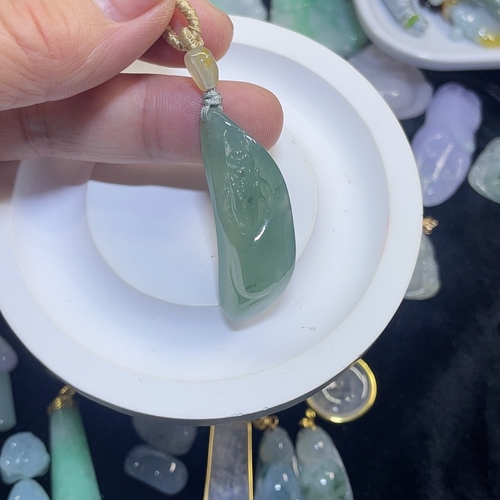翡翠未镶嵌颈饰一鸣惊人吊坠