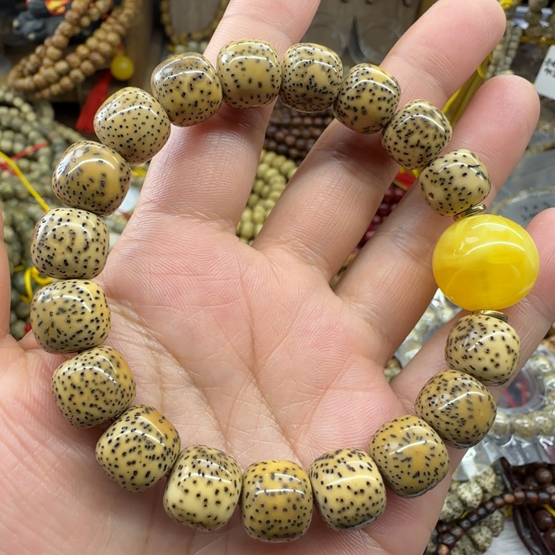 东***租星月菩提吊坠12桶珠