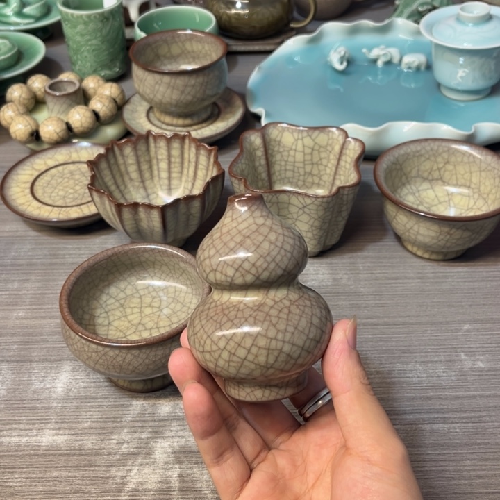 蒋加宝 传世哥窑 小葫芦瓶