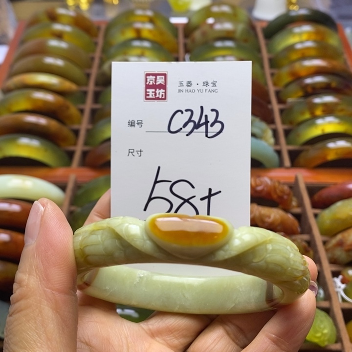 蛇纹石玉手镯未镶嵌