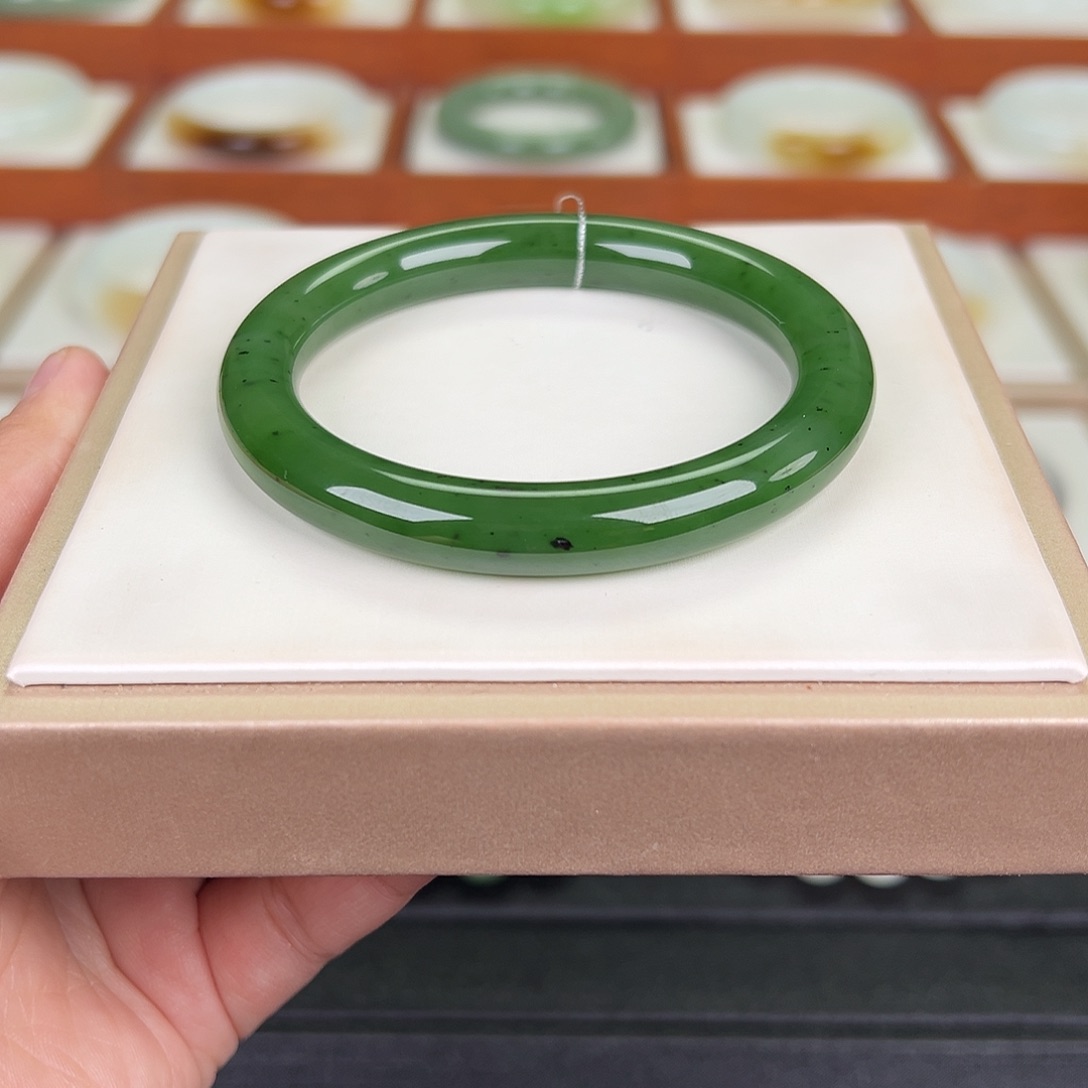 白***座和田玉未镶嵌手镯碧玉