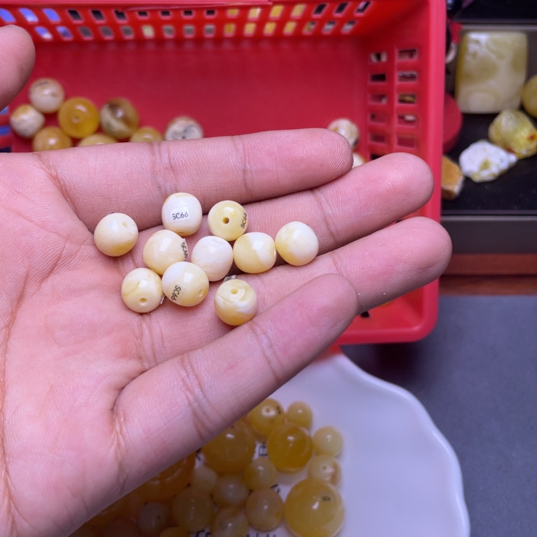 琥珀未镶嵌珠宝奇石多样性发其一