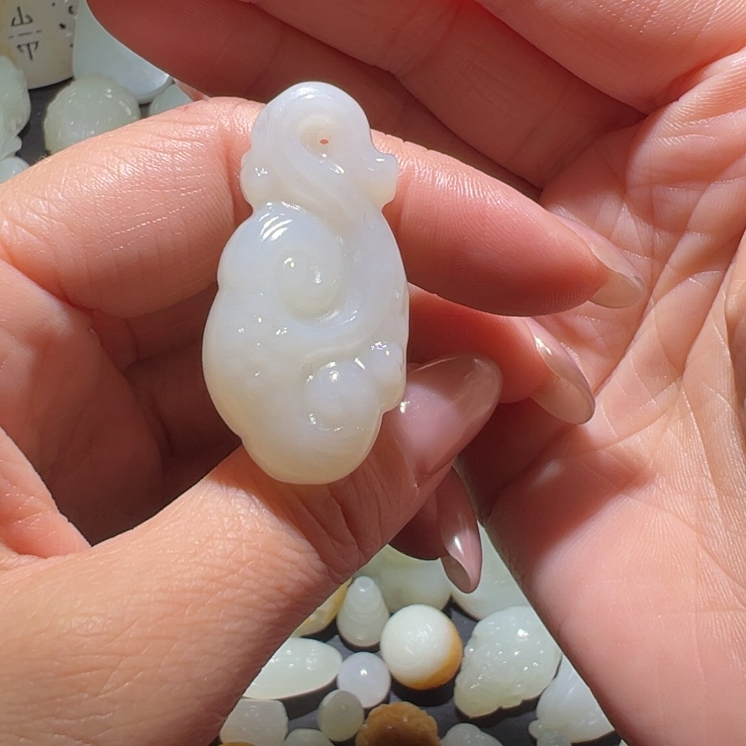 颈饰未镶嵌和田玉江*