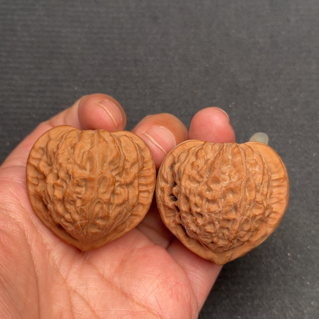 桃核把件39×37全品头茬金牛狮子头XM3511