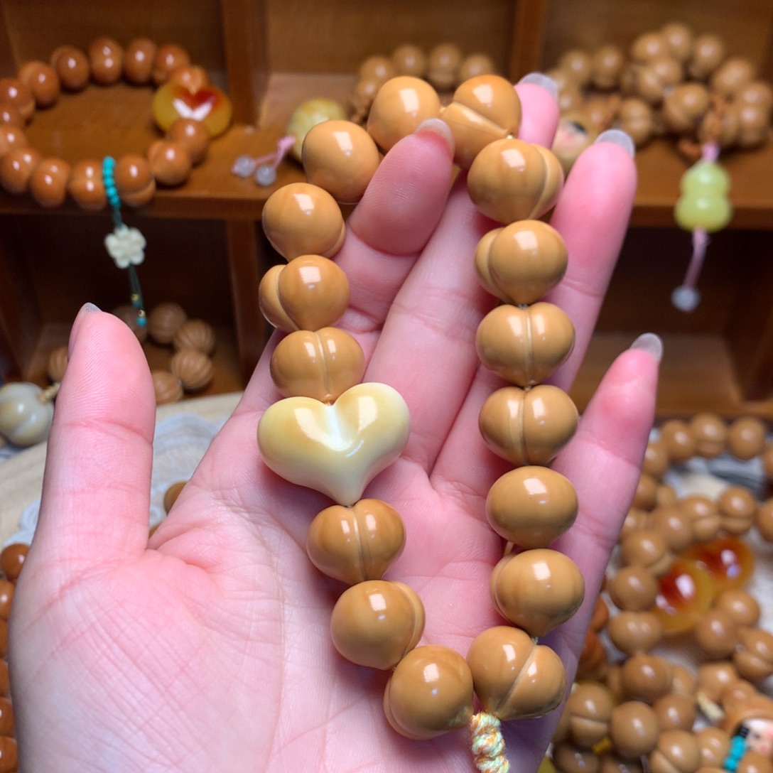 把件猴头核桃15高定屁桃手持爱心