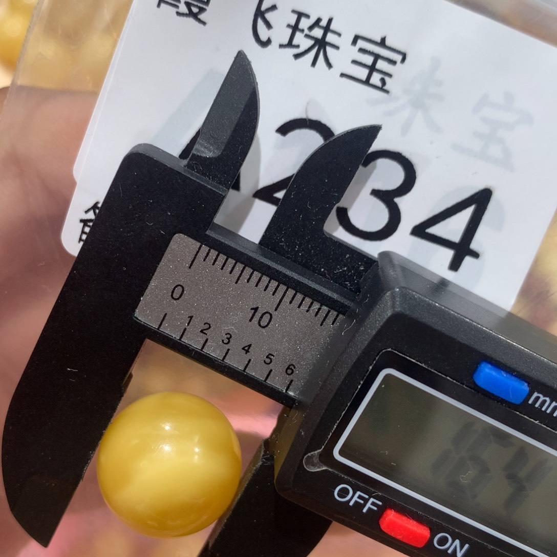 未镶嵌琥珀珠宝奇石