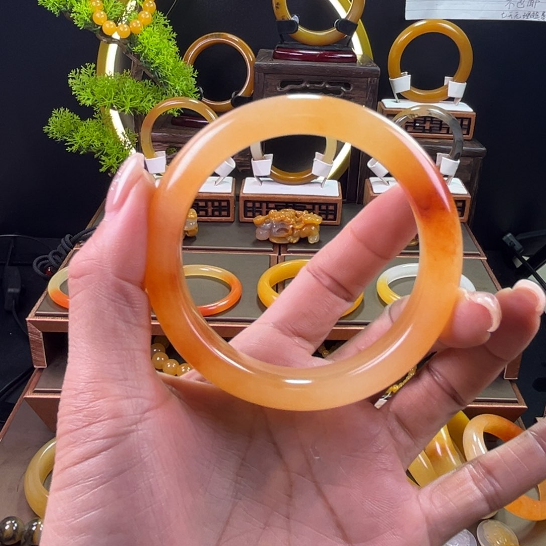 未镶嵌手镯石英质玉