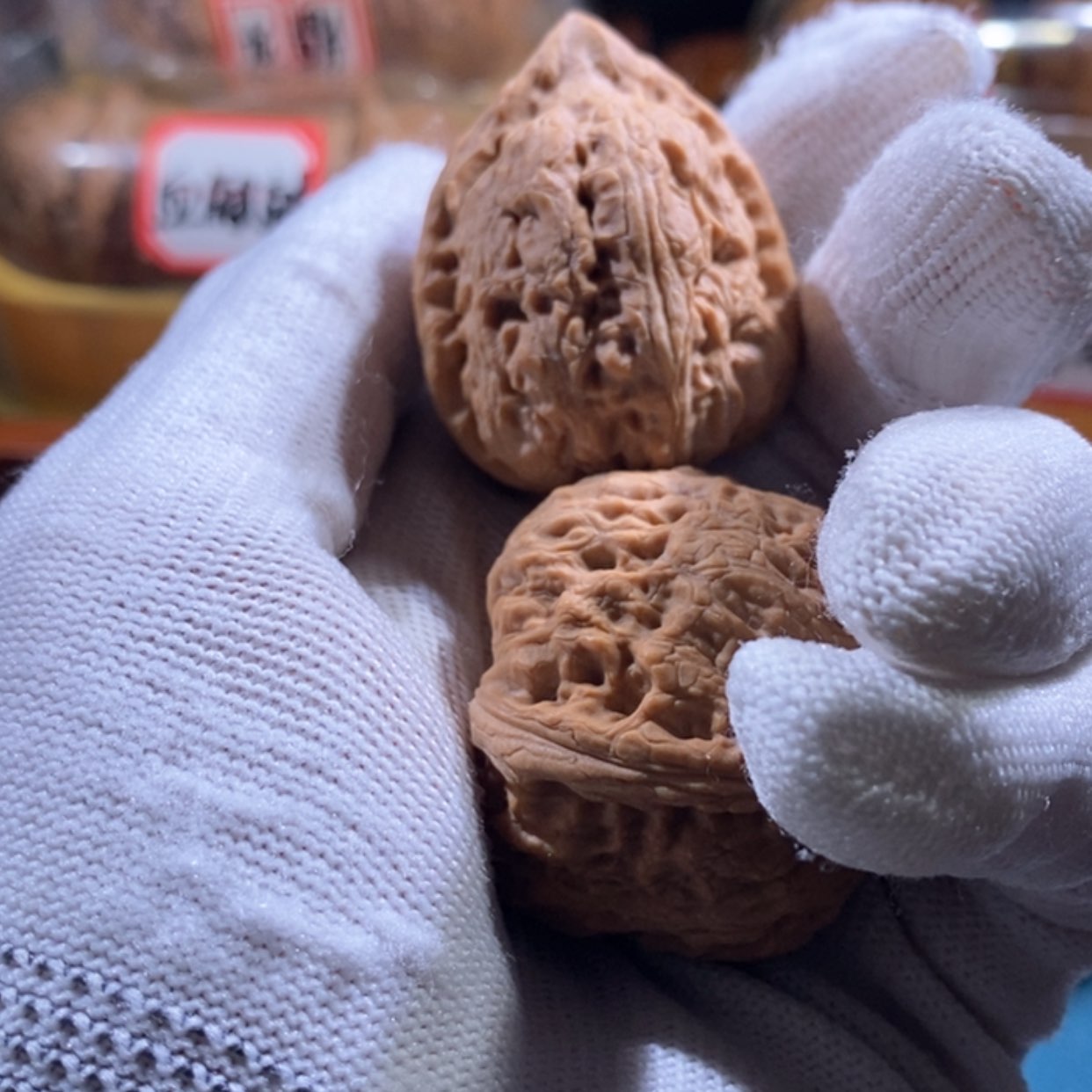 【闪购商品】文玩核桃吊坠董*金尊