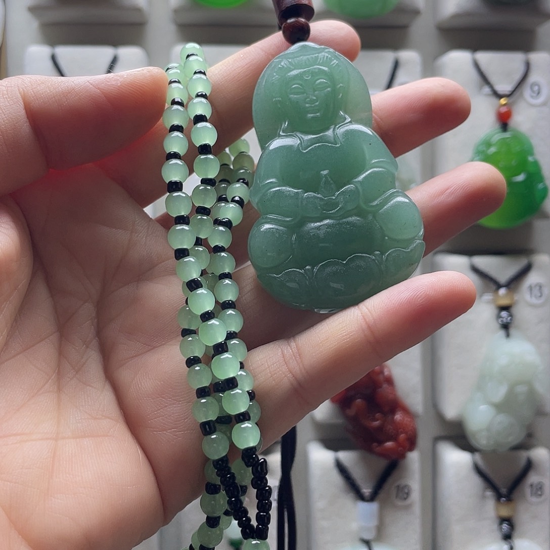 石英质玉未镶嵌颈饰