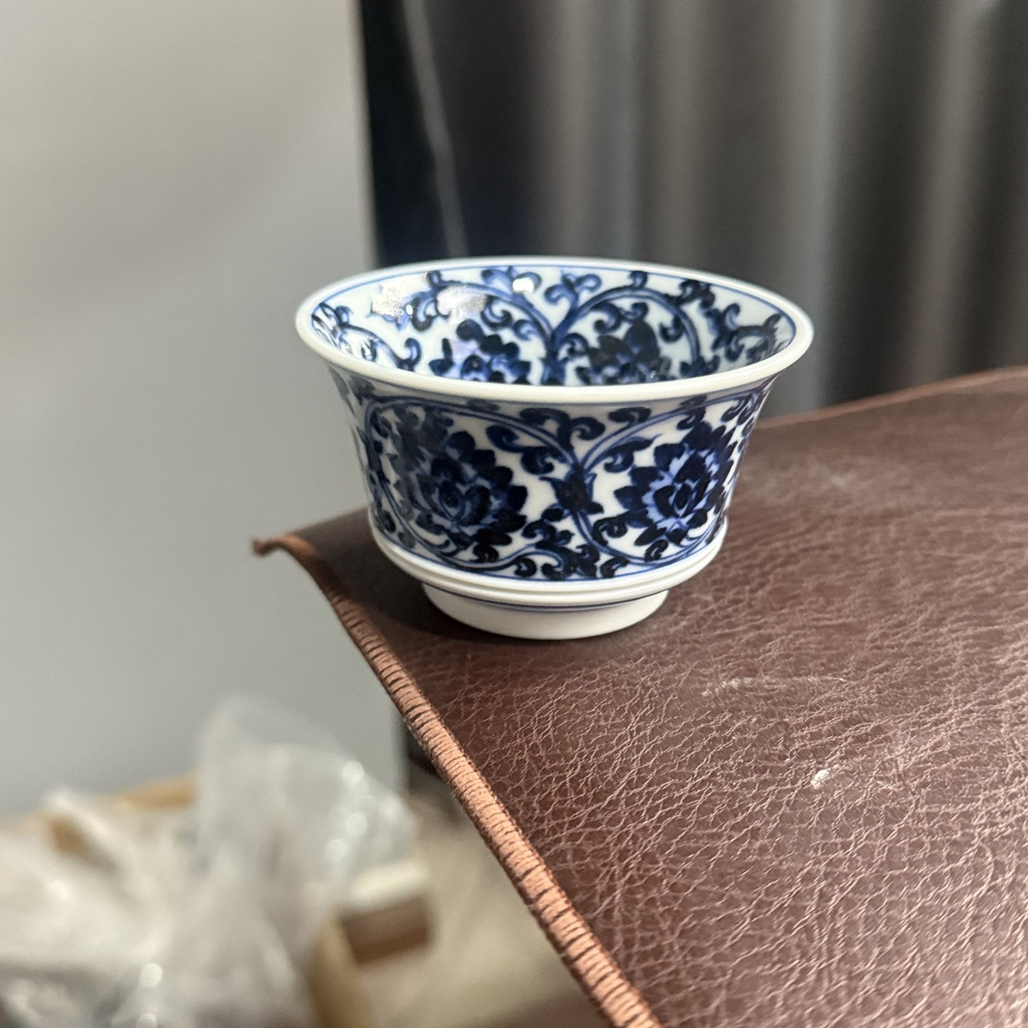 有瑕疵缠枝马蹄杯