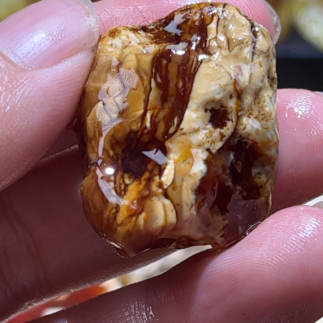 定制琥珀未镶嵌原石定制