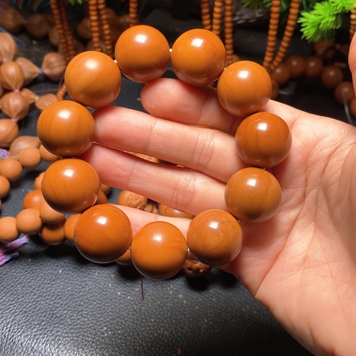 橄榄核手串?****。2.05红料光珠