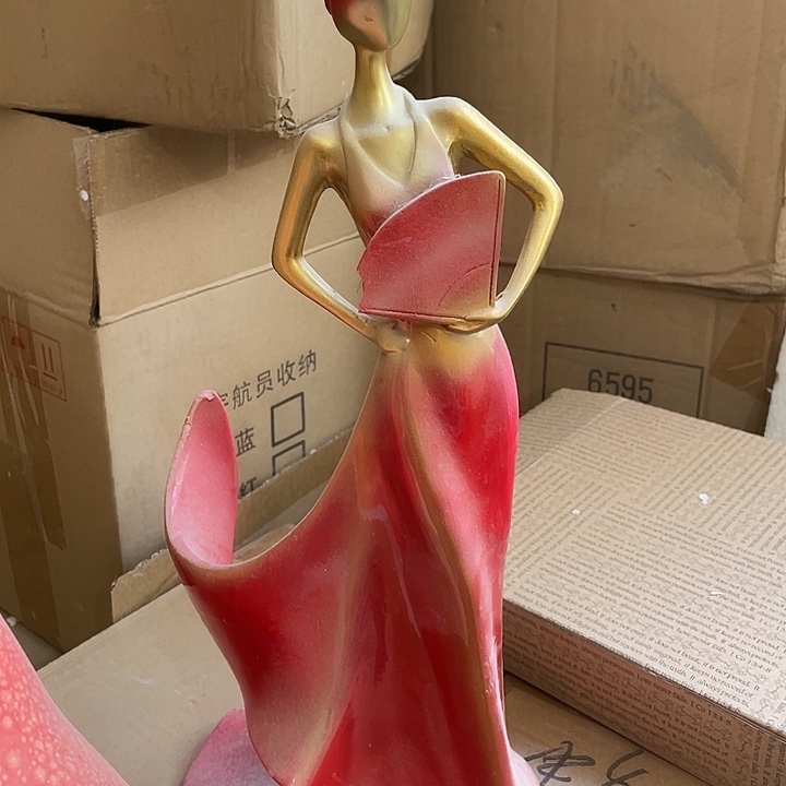 树脂红色女孩酒架