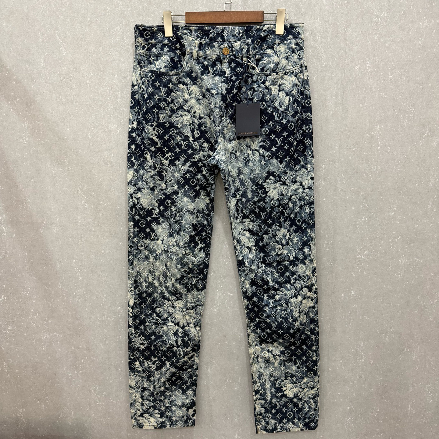 未使用 LouisVuitton/路易威登 挂毯老花满logo牛仔裤33码/007358