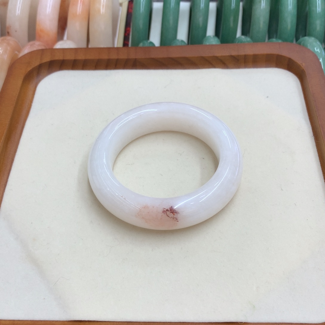 石英质玉未镶嵌手镯