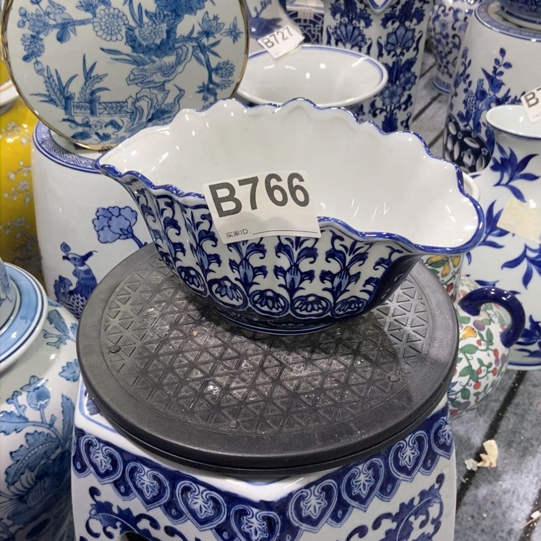 摆件花瓶手绘釉下彩