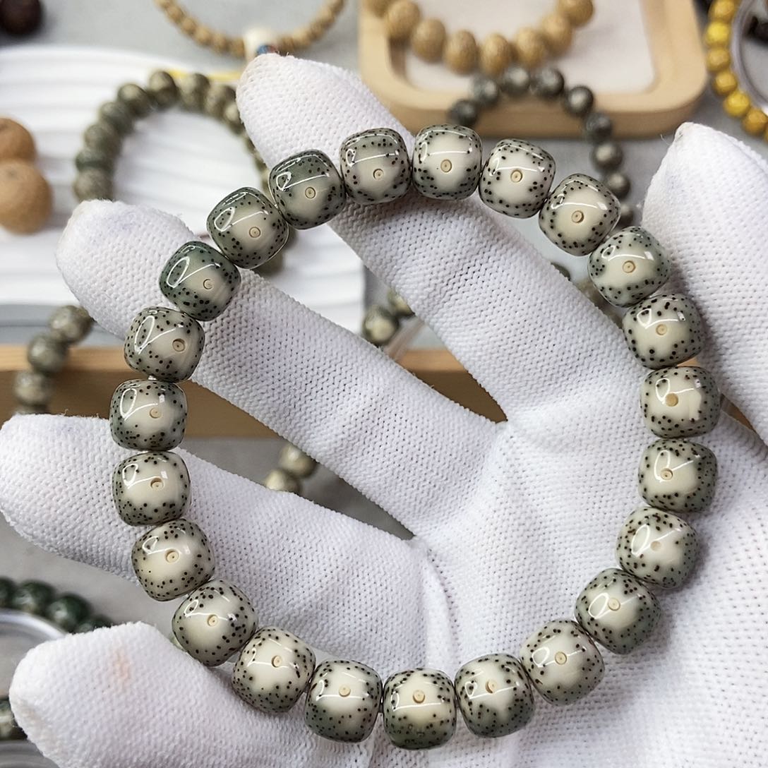 星月菩提手串m**Z10绿包白双白42