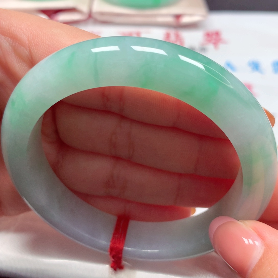 翡翠手镯未镶嵌冰胶飘花64