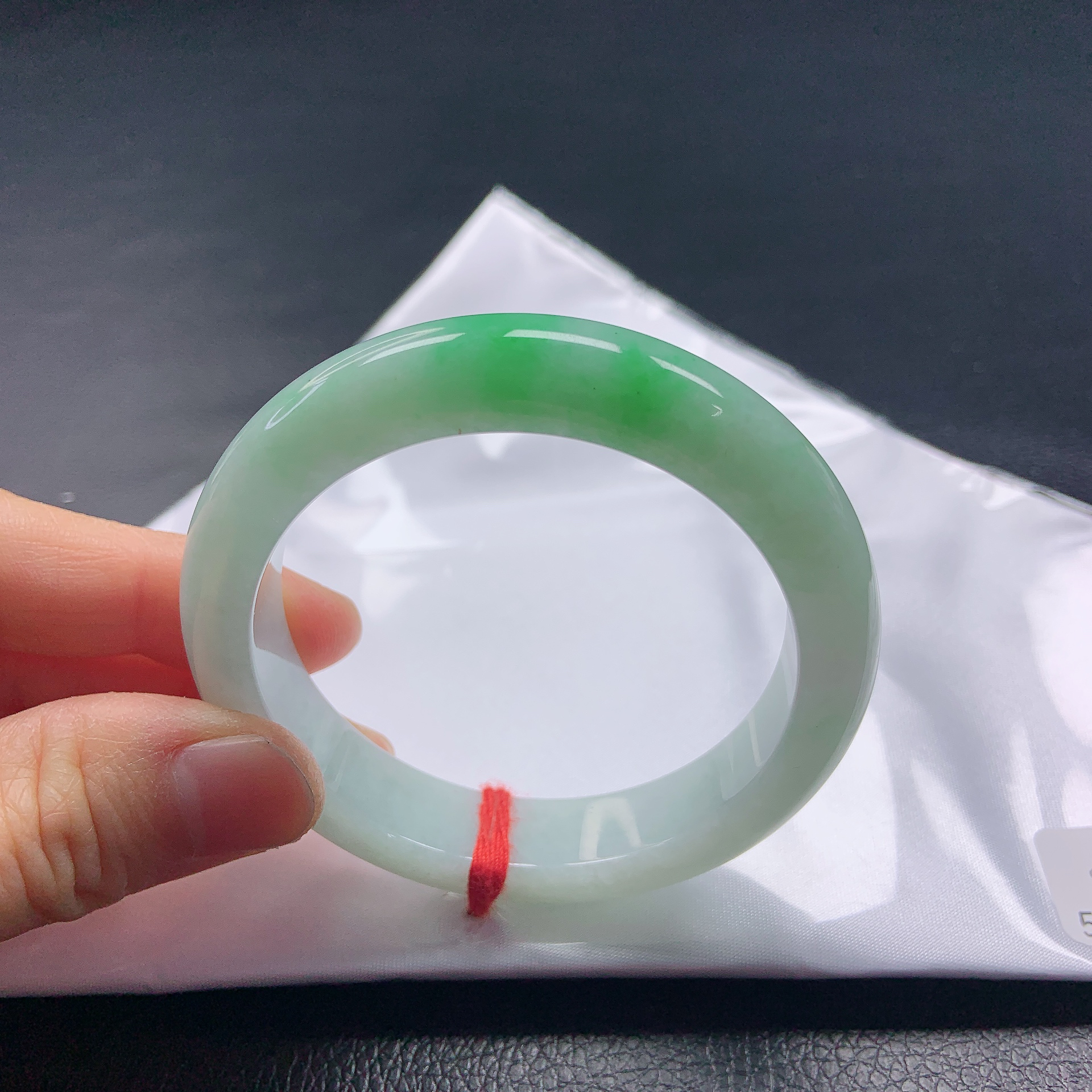 55圈冰种绿底带阳绿翡翠宽边手镯缅甸天然a货翡翠色女款平安镯