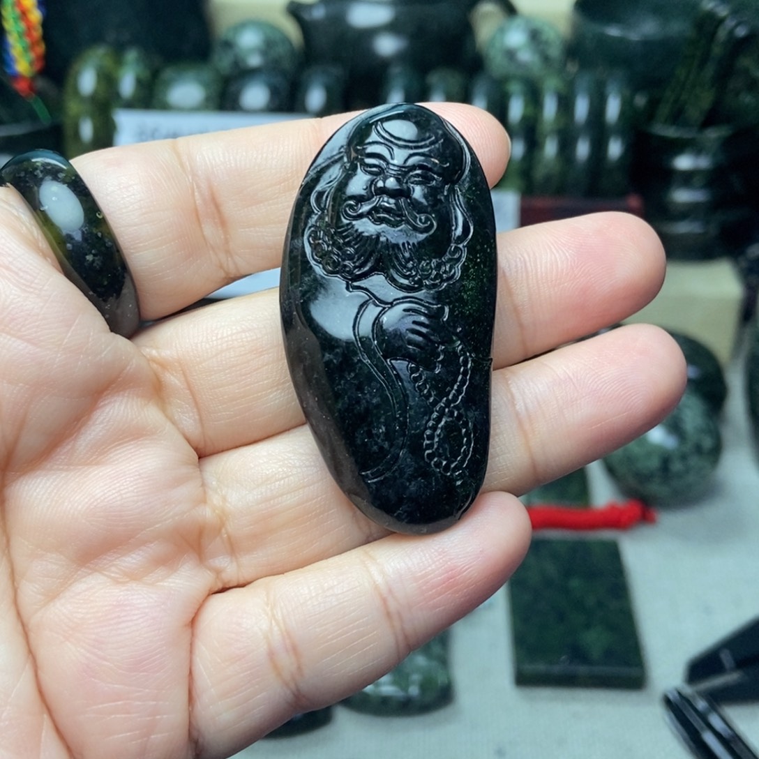 潇***6蛇纹石玉未镶嵌颈饰