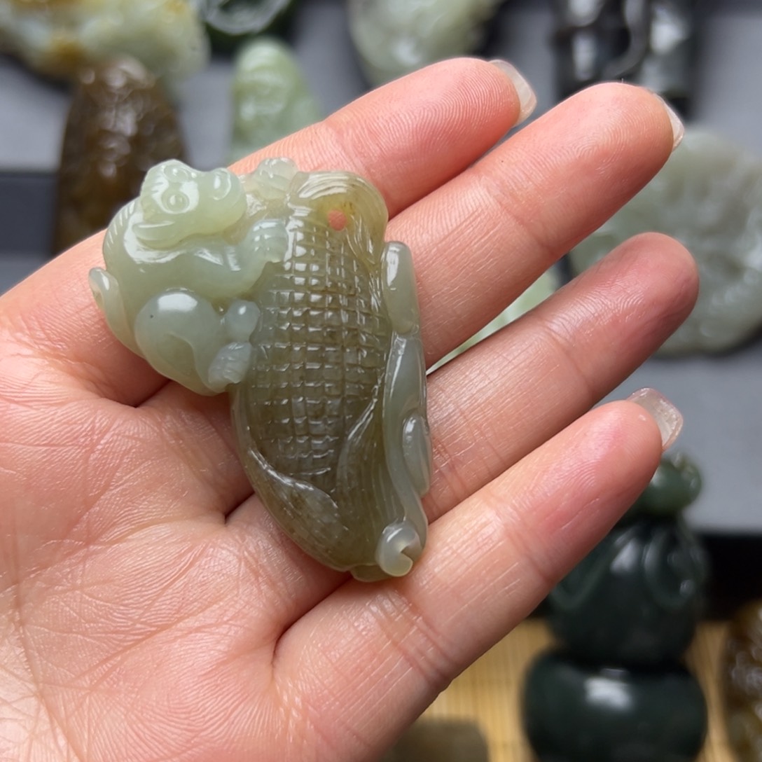 和田玉未镶嵌颈饰