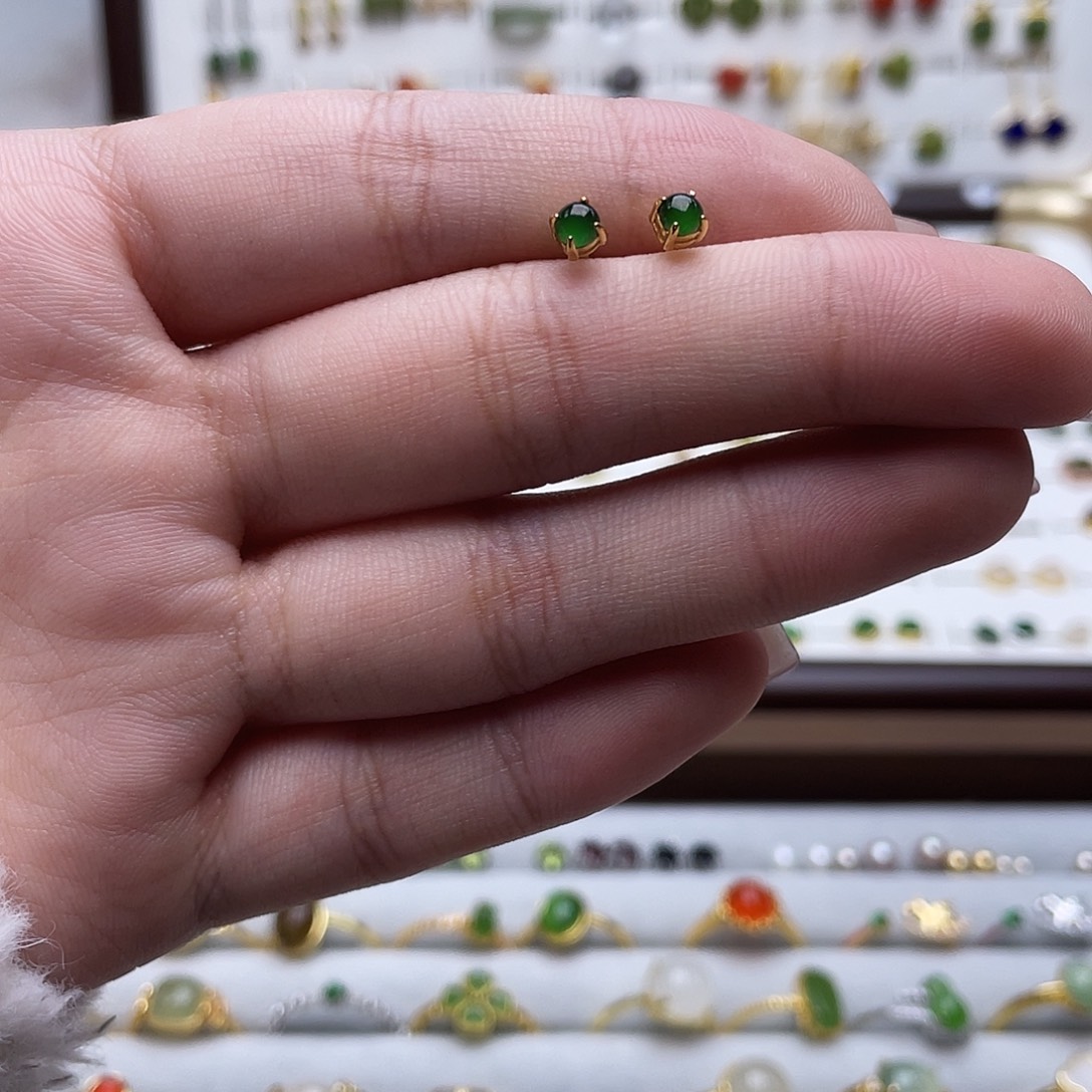 和田玉未镶嵌耳饰