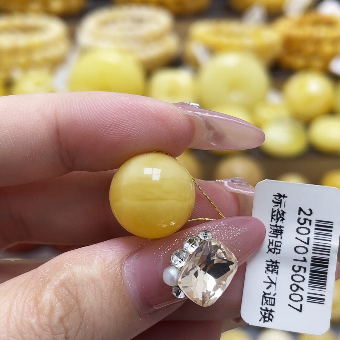 琥珀未镶嵌裸石14.3mm浓蜡妖花荧光溶洞圆珠瑕