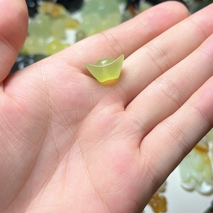 未镶嵌蛇纹石玉颈饰*️****