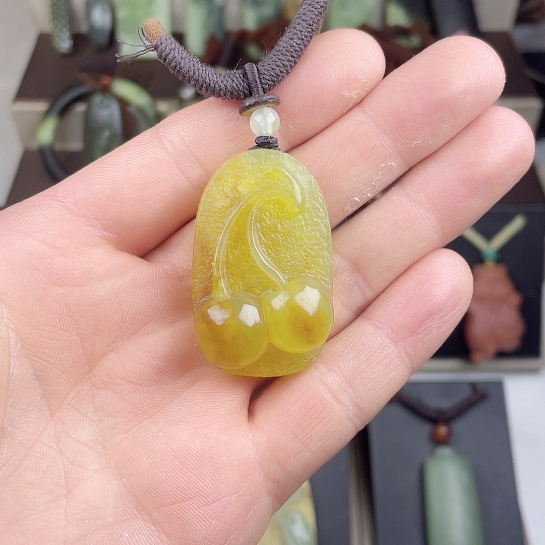 蛇纹石玉颈饰未镶嵌