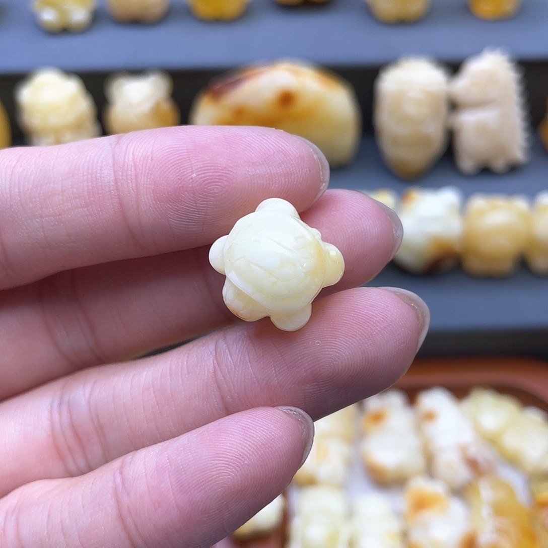 琥珀裸石未镶嵌蜜蜡