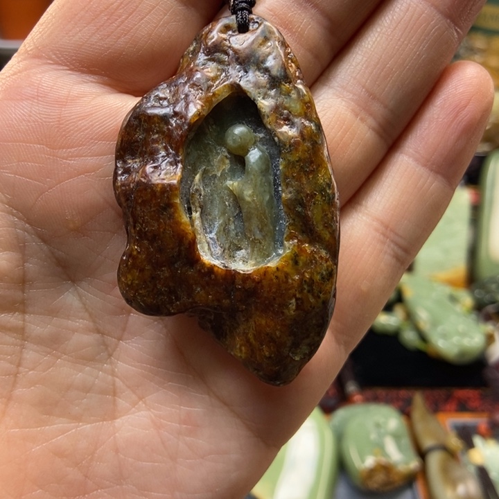 未镶嵌岫岩河磨玉（透闪石质玉）把件