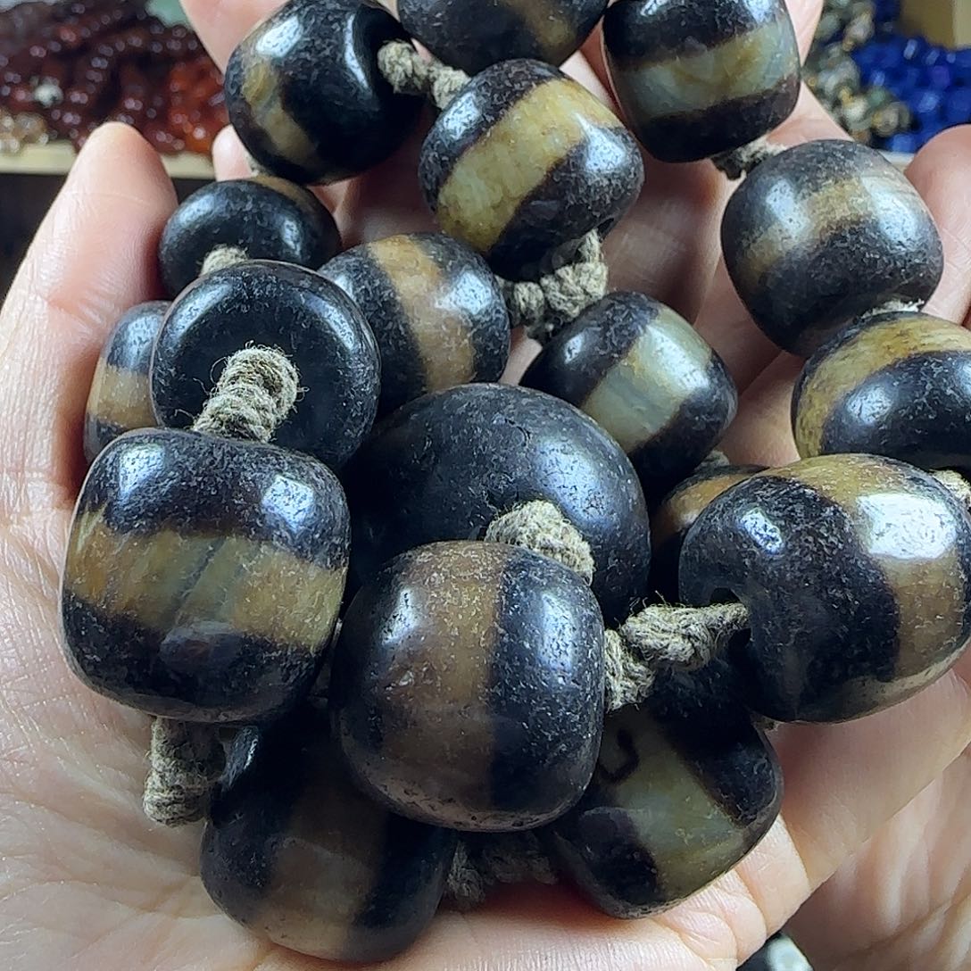 是***啊玛瑙/玉髓未镶嵌车挂