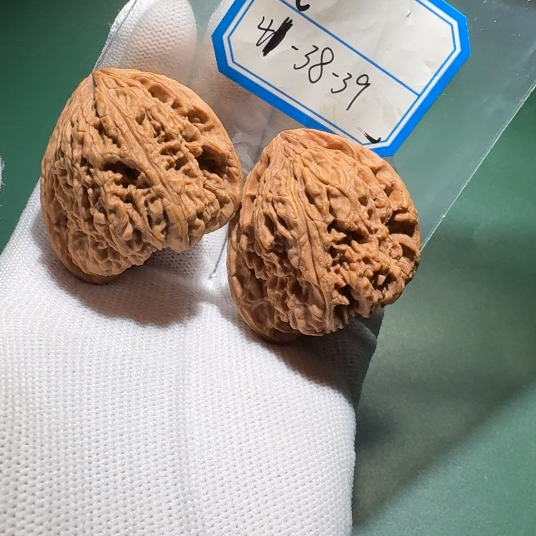 啊***恼文玩核桃吊坠53号三角hs