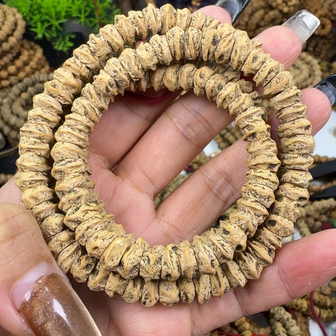 陈***陈吊坠柏香籽/百香籽