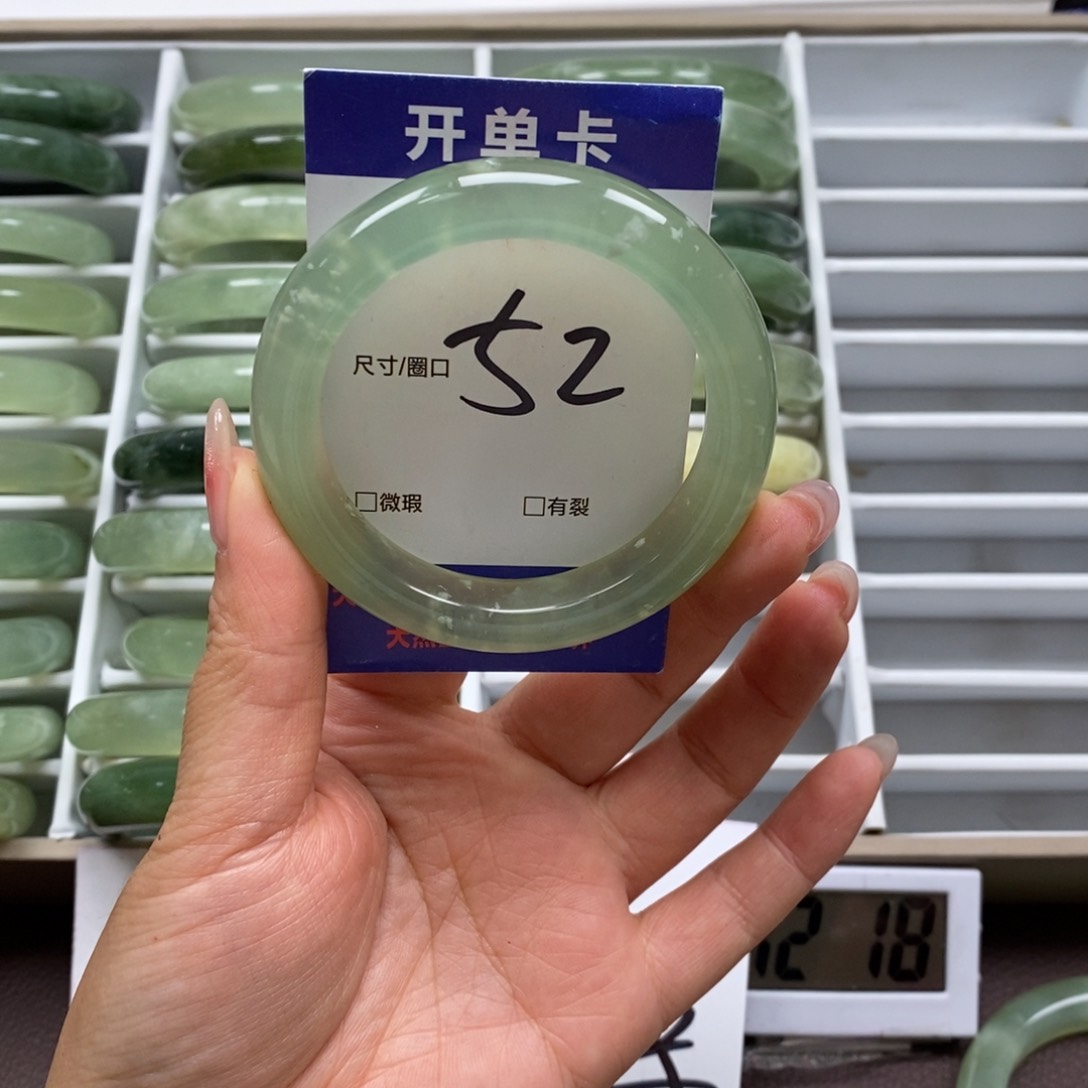 岫玉手镯未镶嵌我