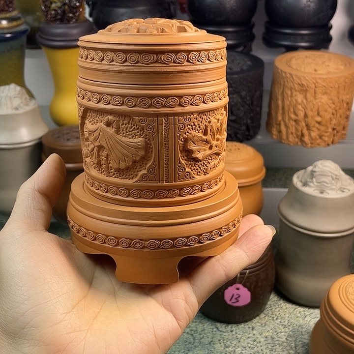 一只三件套。  底微裂